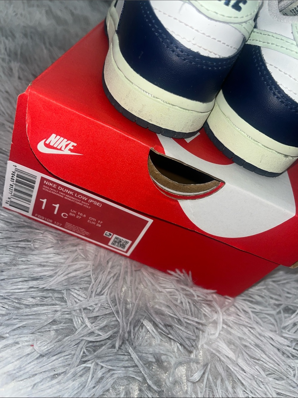 Nike Kids White and Navy Low-Top Sneakers - Picture 9 of 9